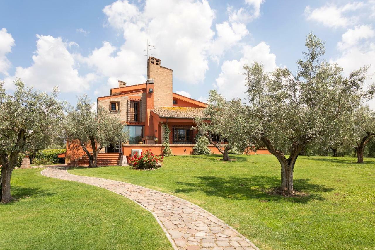 Villa In Via Della Marcigliana Casale Torre San Giovanni Exterior foto